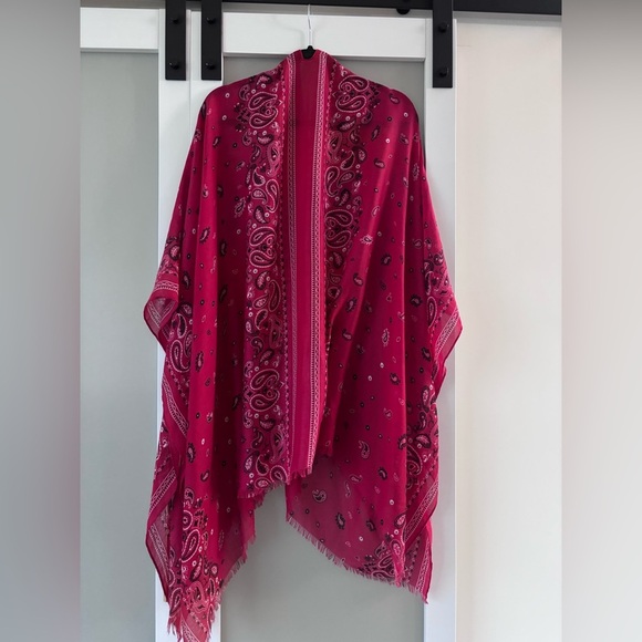 Western meets BOHO Red Paisley Kimono Shawl - Picture 4 of 5